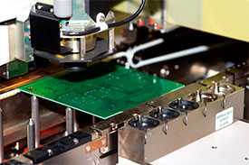 Услуги поверхностного монтажа SMD и DIP компонентов на печатные платы.