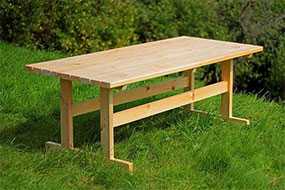 Изготовление деревянных садовых столов
