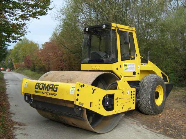 Аренда грунтового виброкатка BOMAG BW-211 