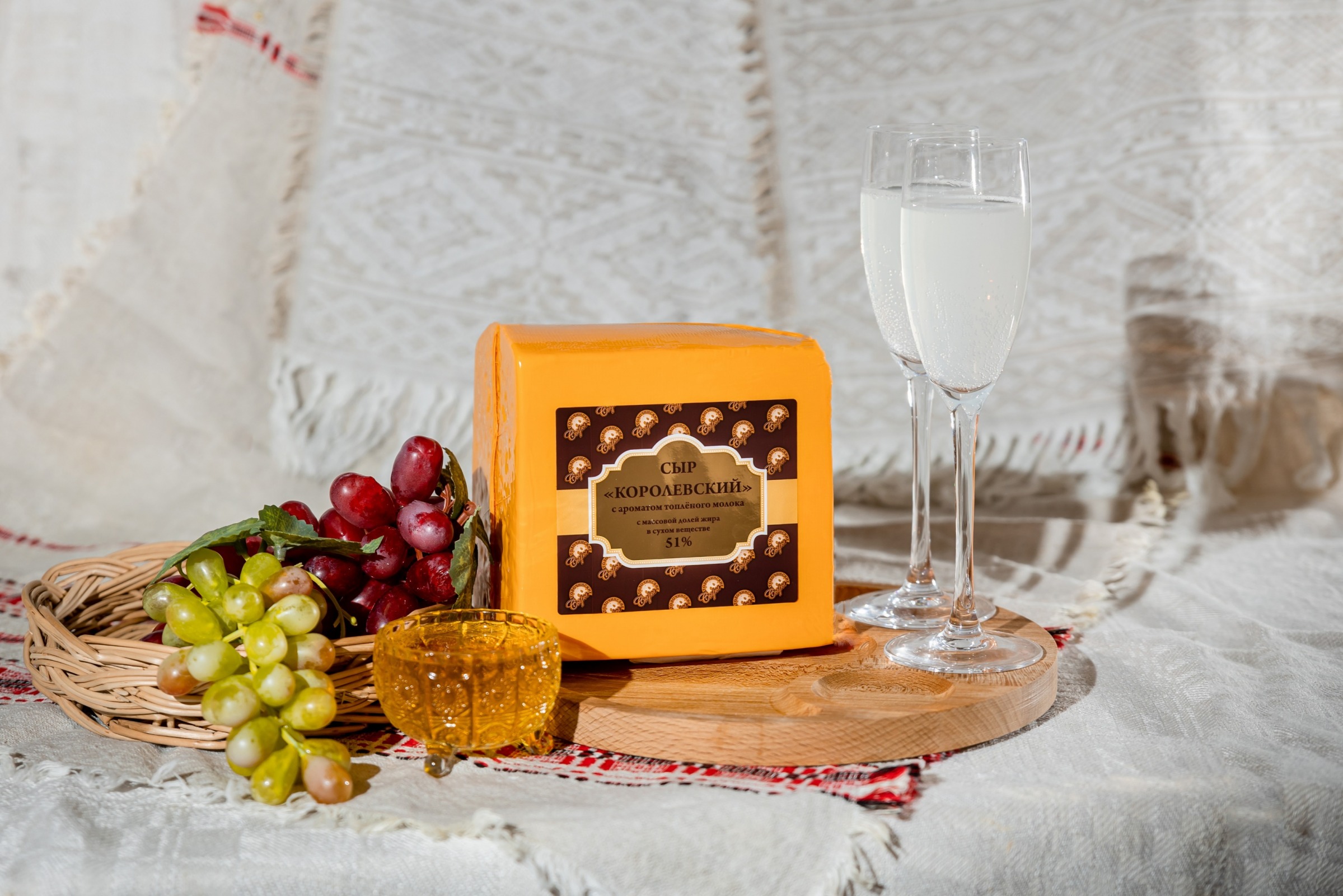 Сыр Королевский с ароматом топленого молока (кубик)