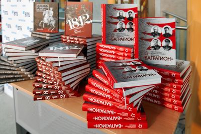 ВТБ (Беларусь) ко Дню Независимости передаст библиотекам 200 экземпляров книг в память о героях