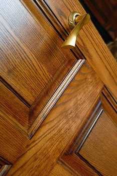 Изготовление деревянных дверей на заказ